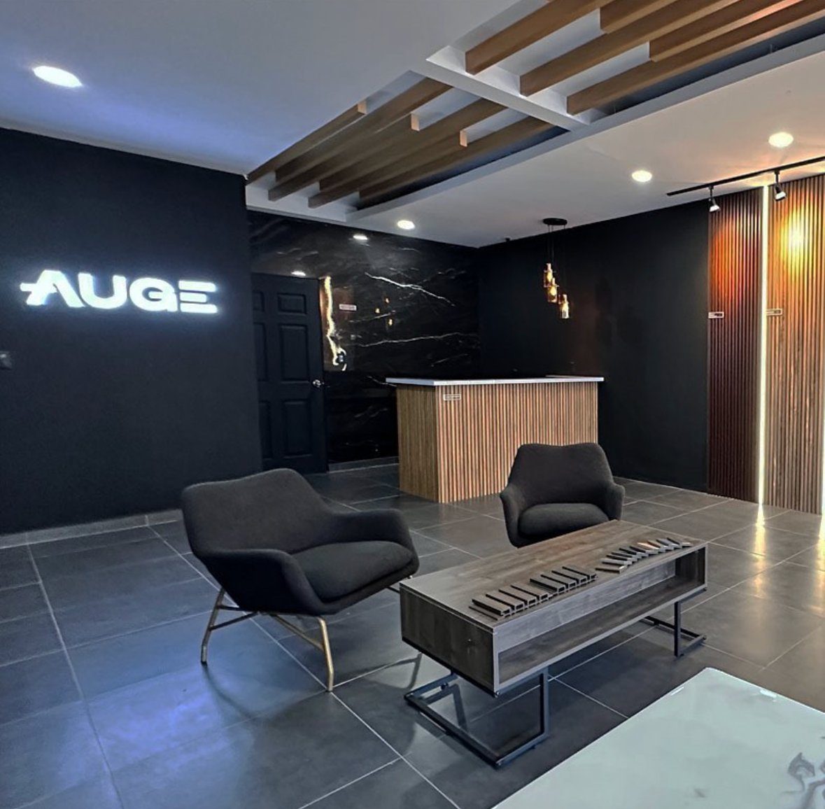 Showroom AUGE — Colonia Escalón, San Salvador